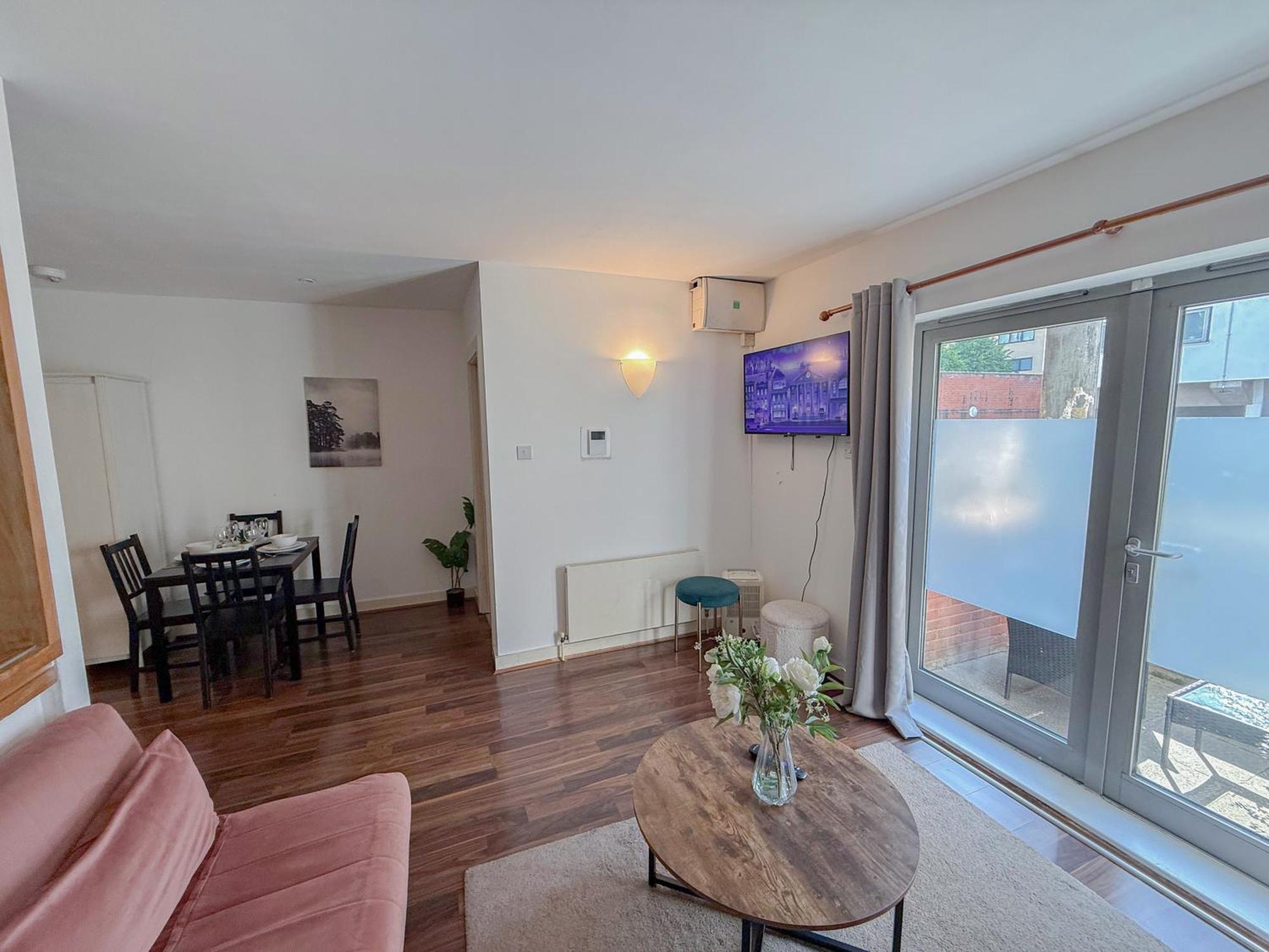 Stunning 1-bedroom Flat In Canary Wharf Free Parking Near Museum Apartment London
